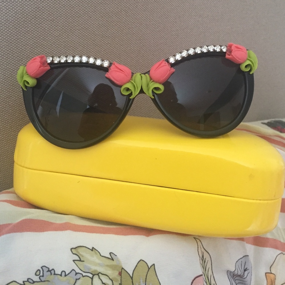 COPY - Tarina Tarantino Flower Sunglasses